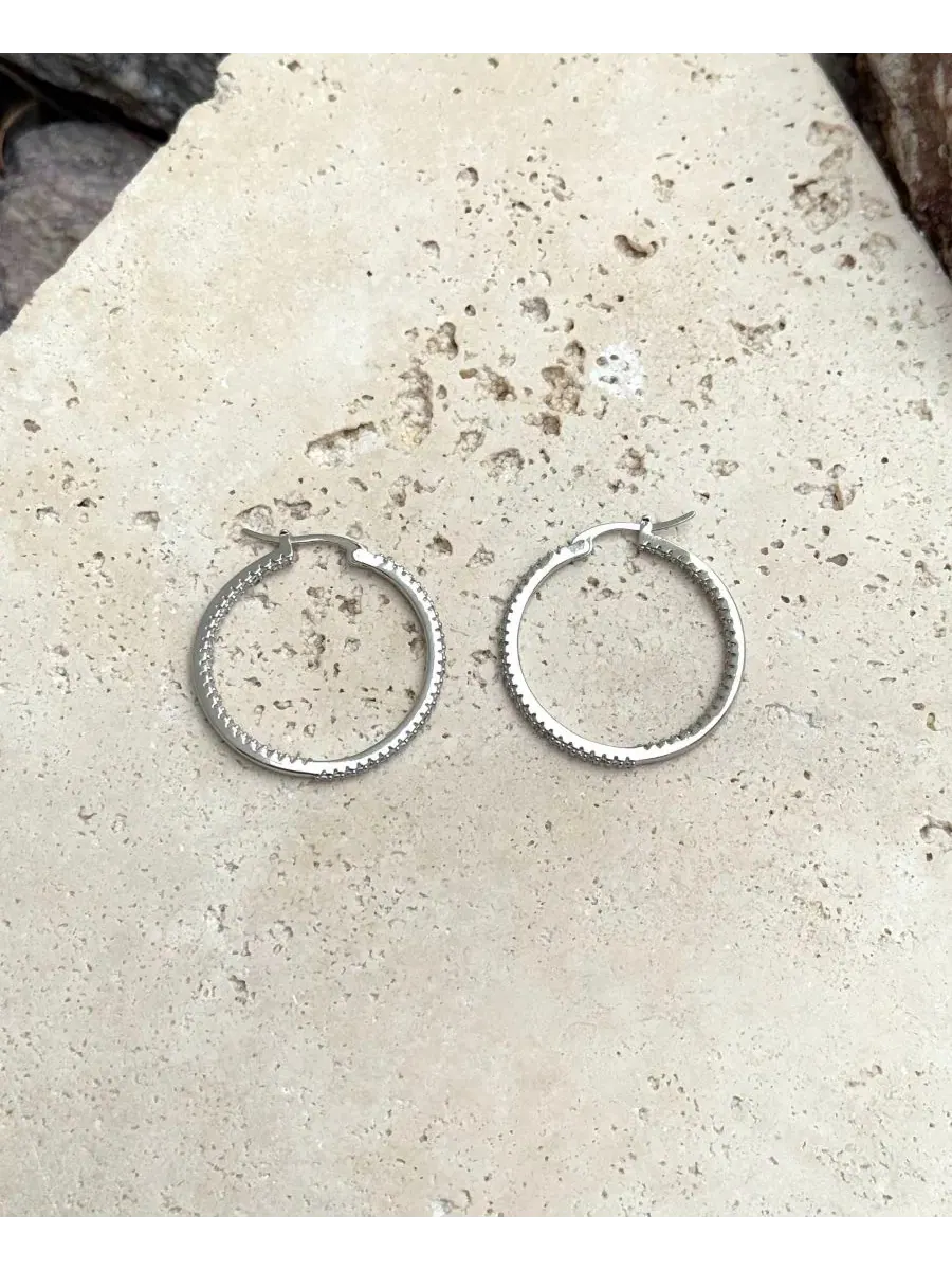 Серебряные серьги-кольца в форме знака бесконечности с фианитами Adornia — изображение 4 из 5, оттенок серебряный