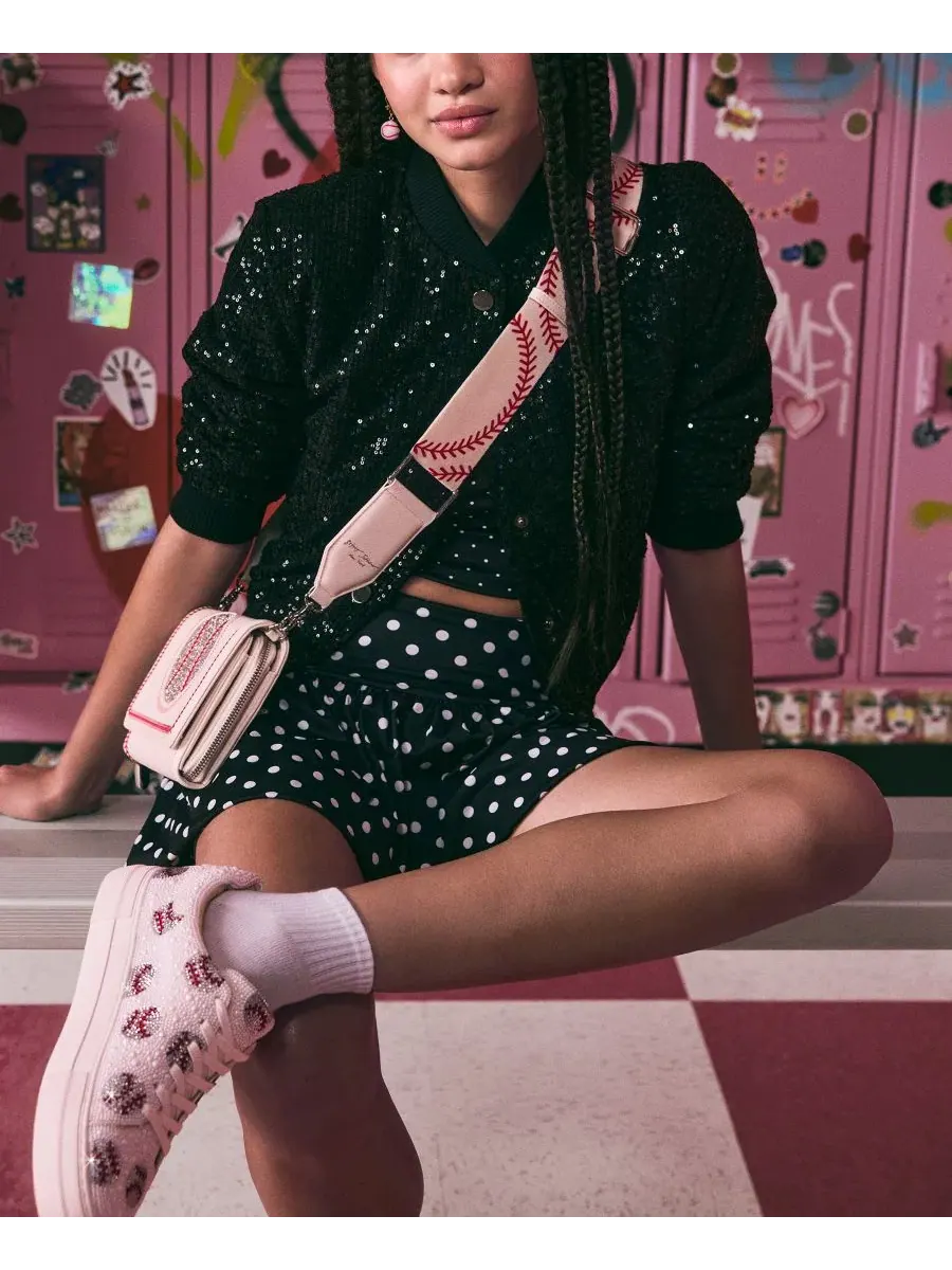 Серьги-подвески с бейсбольным принтом Betsey Johnson — изображение 5 из 6, оттенок белый