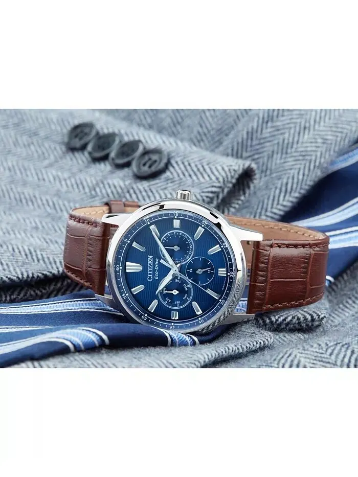 Мужские часы Eco-Drive Corso с коричневым кожаным ремешком, 44 мм Citizen — изображение 5 из 8, оттенок коричневый