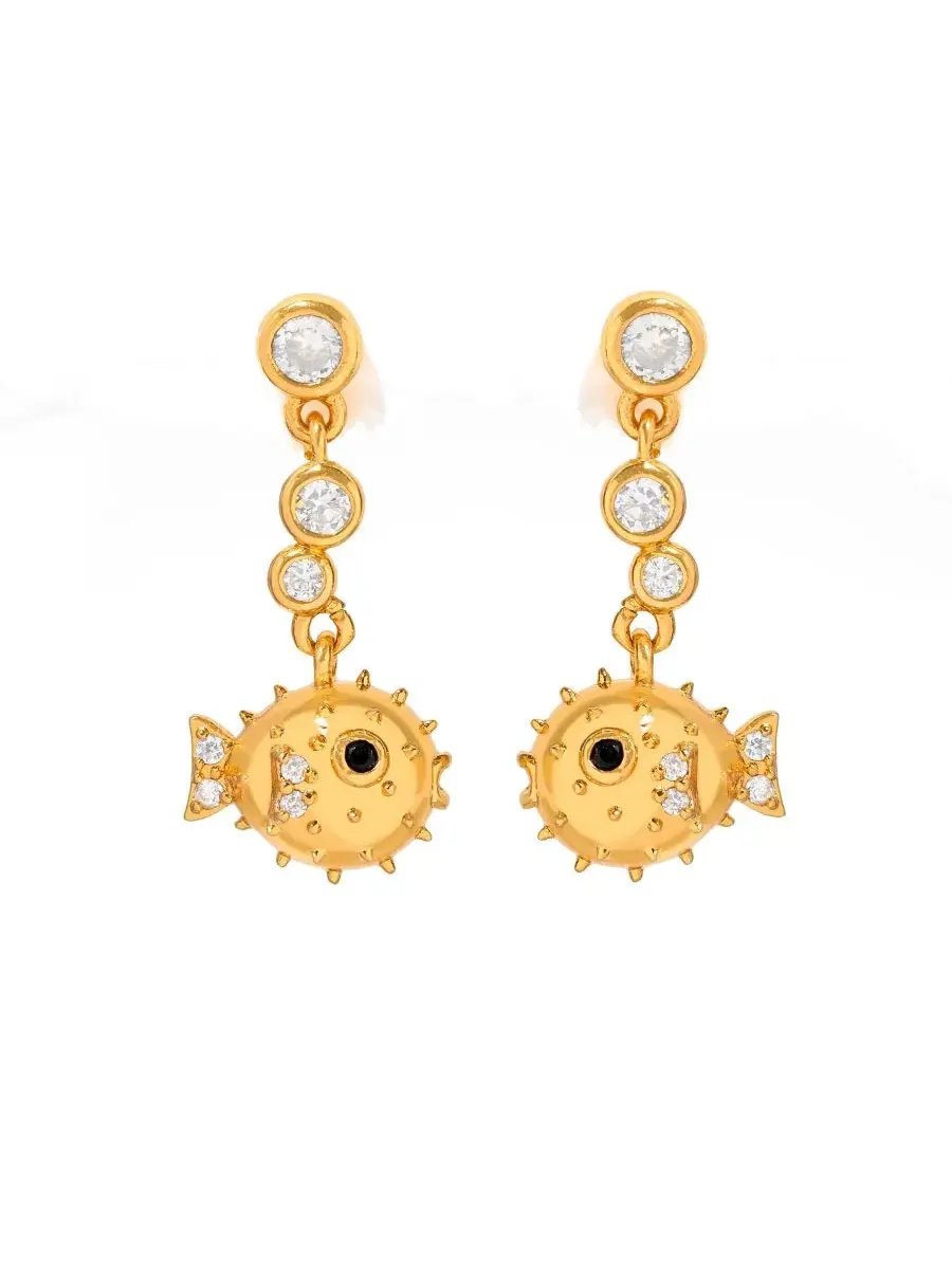 Серьги-подвески с кристаллами и фигуркой рыбы фугу, модель Pufferfish Dangle Girls Crew — изображение 1 из 3, оттенок золото
