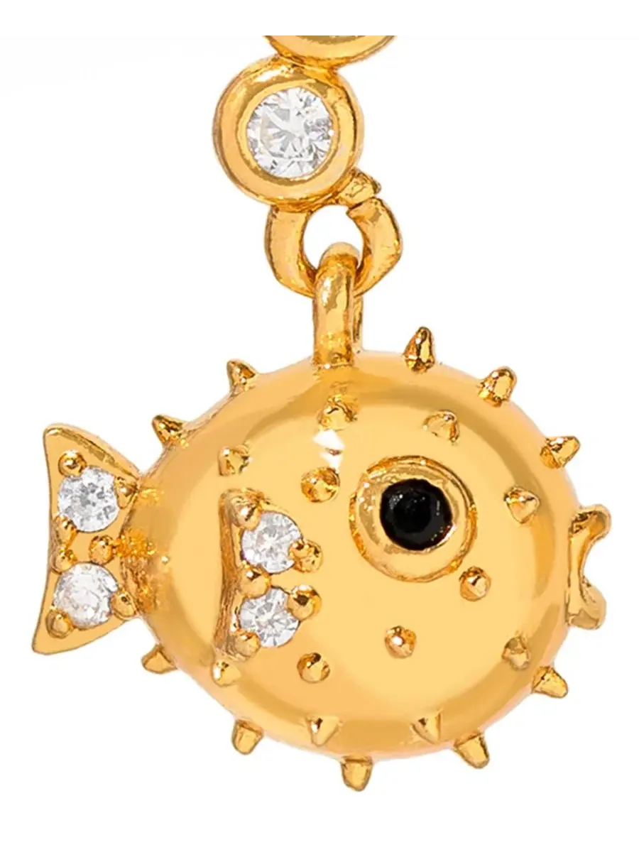 Серьги-подвески с кристаллами и фигуркой рыбы фугу, модель Pufferfish Dangle Girls Crew — изображение 2 из 3, оттенок золото