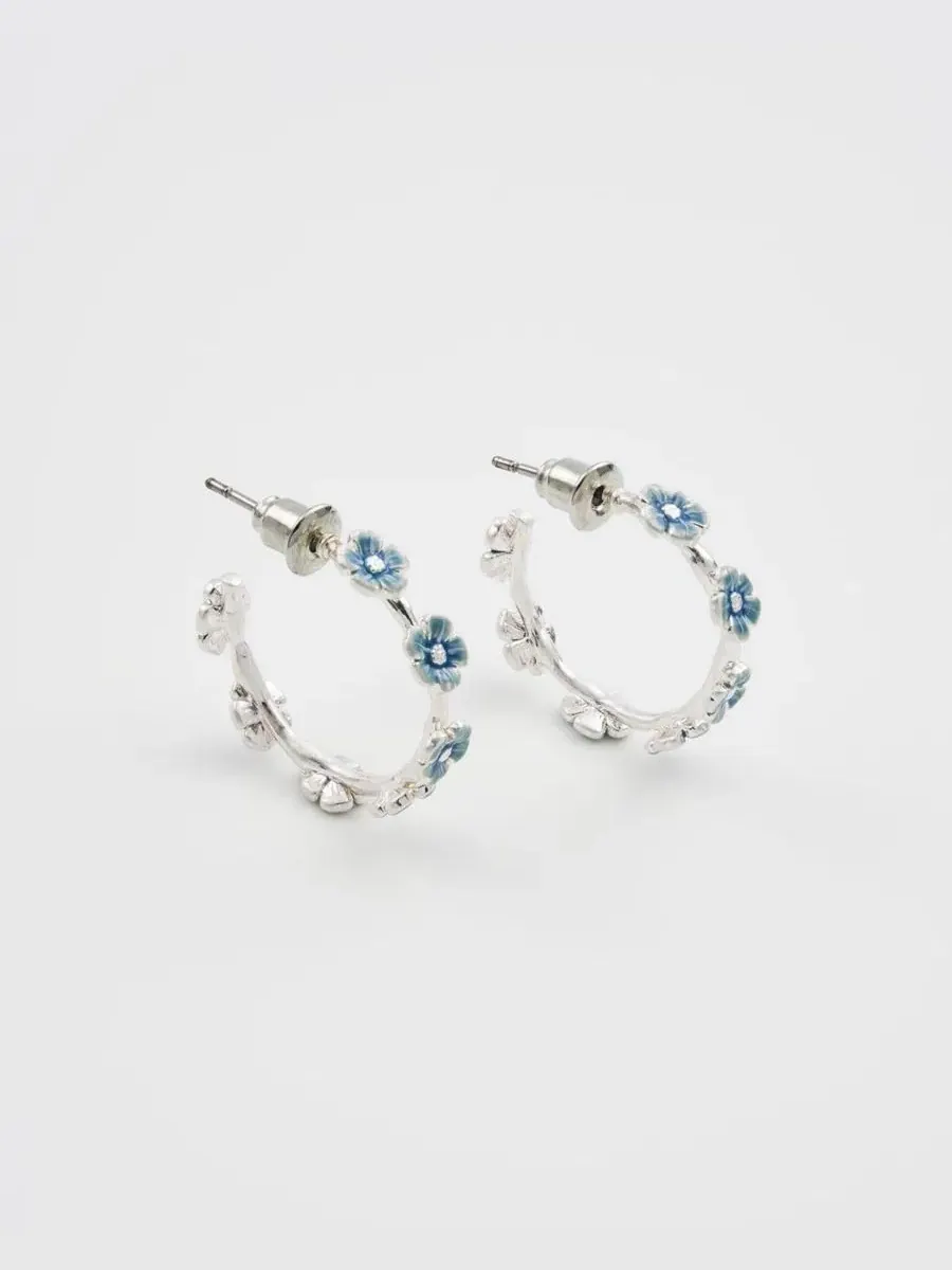 Серьги-кольца с эмалевыми незабудками Forget-Me-Not Stud Hoop Fable England — серебристый