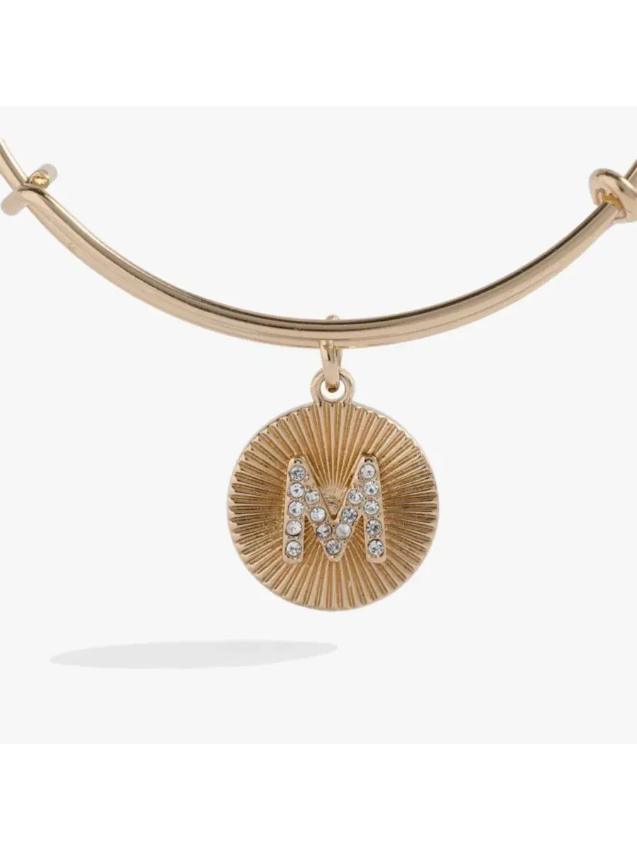 Браслет-манжета с бусинами-инициалами Pave Starburst Texture Initial Alex and Ani — изображение 2 из 3, оттенок золотистый
