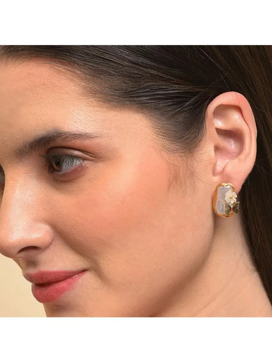Серьги-гвоздики с бабочкой SOHI — изображение 3 из 3, оттенок белый