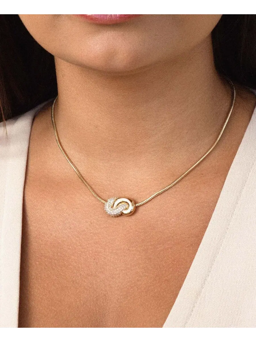 Колье-подвеска с узлом Love Me Knot ETTIKA — изображение 4 из 5, оттенок золото