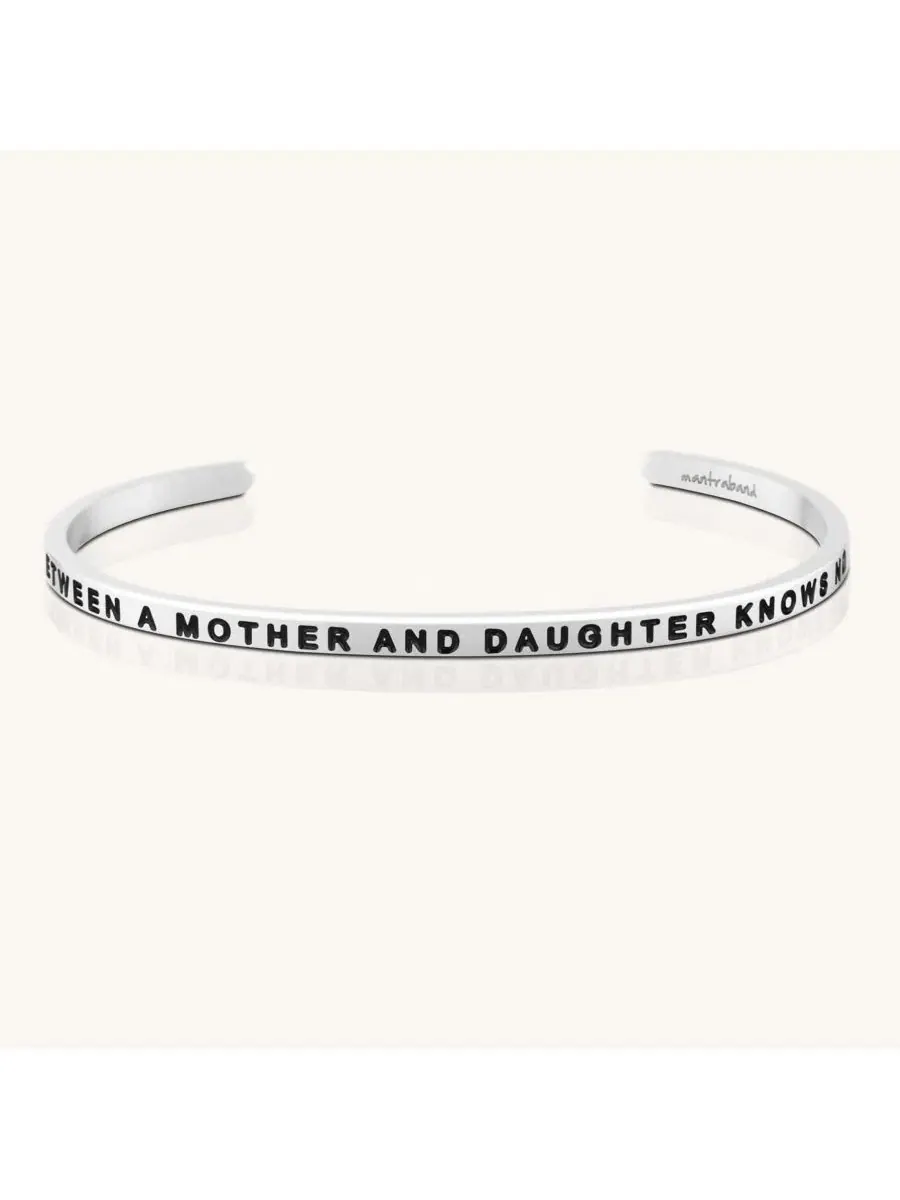 Браслет-манжета Silver The Love Between A Mother And Daughter Knows No Distance Mantra — изображение 1 из 3