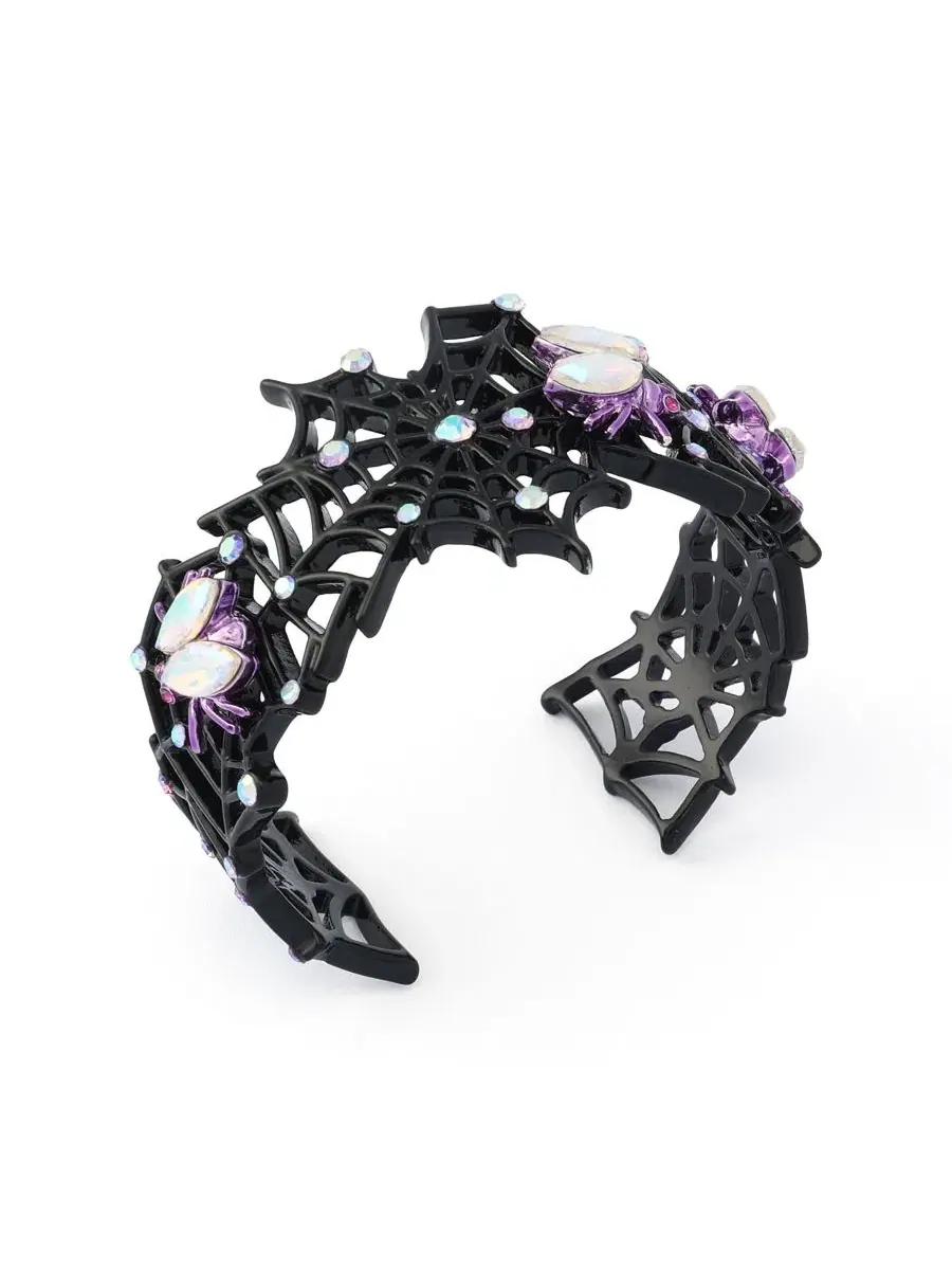 Браслет-манжета с паутиной и камнями Faux-Stone Halloween Spiderweb Cuff Betsey Johnson — изображение 2 из 6, оттенок черный
