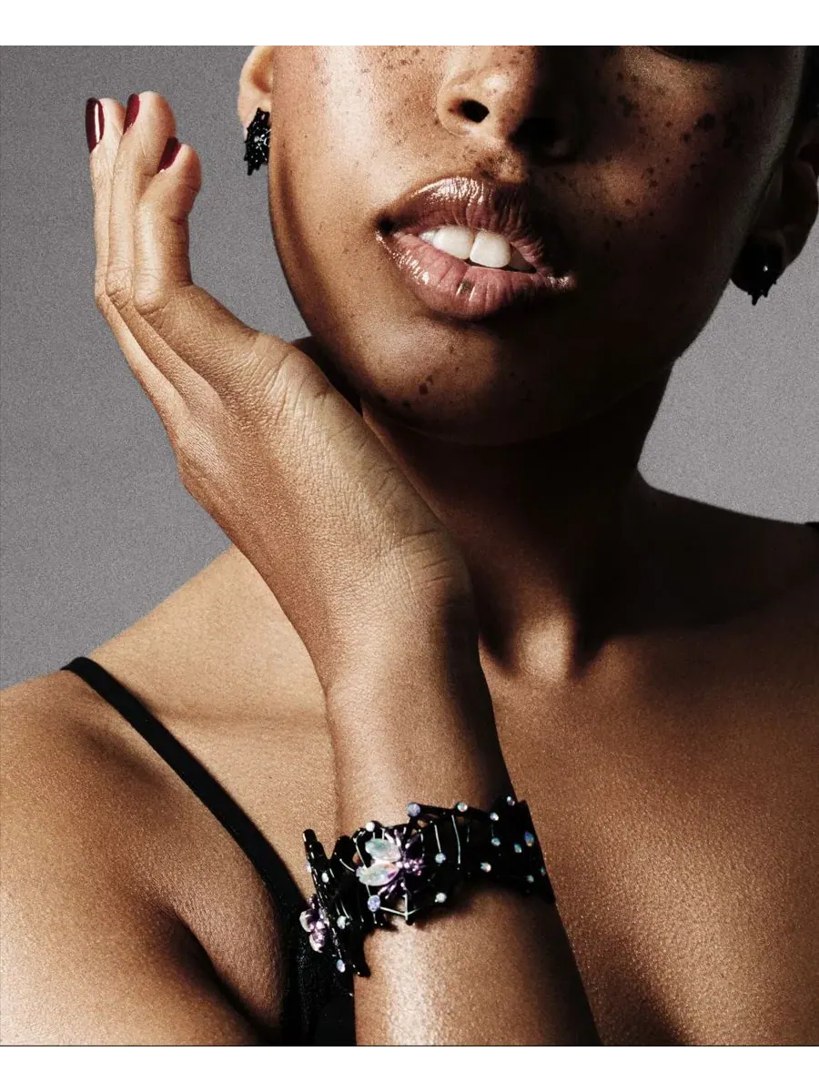 Браслет-манжета с паутиной и камнями Faux-Stone Halloween Spiderweb Cuff Betsey Johnson — изображение 5 из 6, оттенок черный