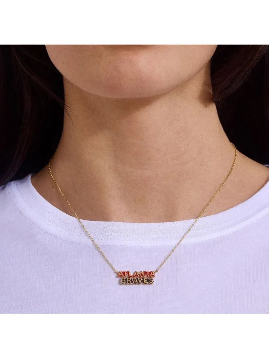 Кулон с эмалью Atlanta Braves WEAR by Erin Andrews — изображение 3 из 3, оттенок золото