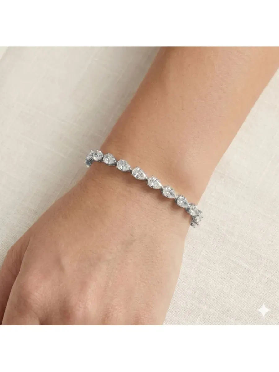 Браслет-теннис с грушевидными кристаллами CZ Radiant Pearshaped CZ Tennis Bracelet Simona — изображение 2 из 3