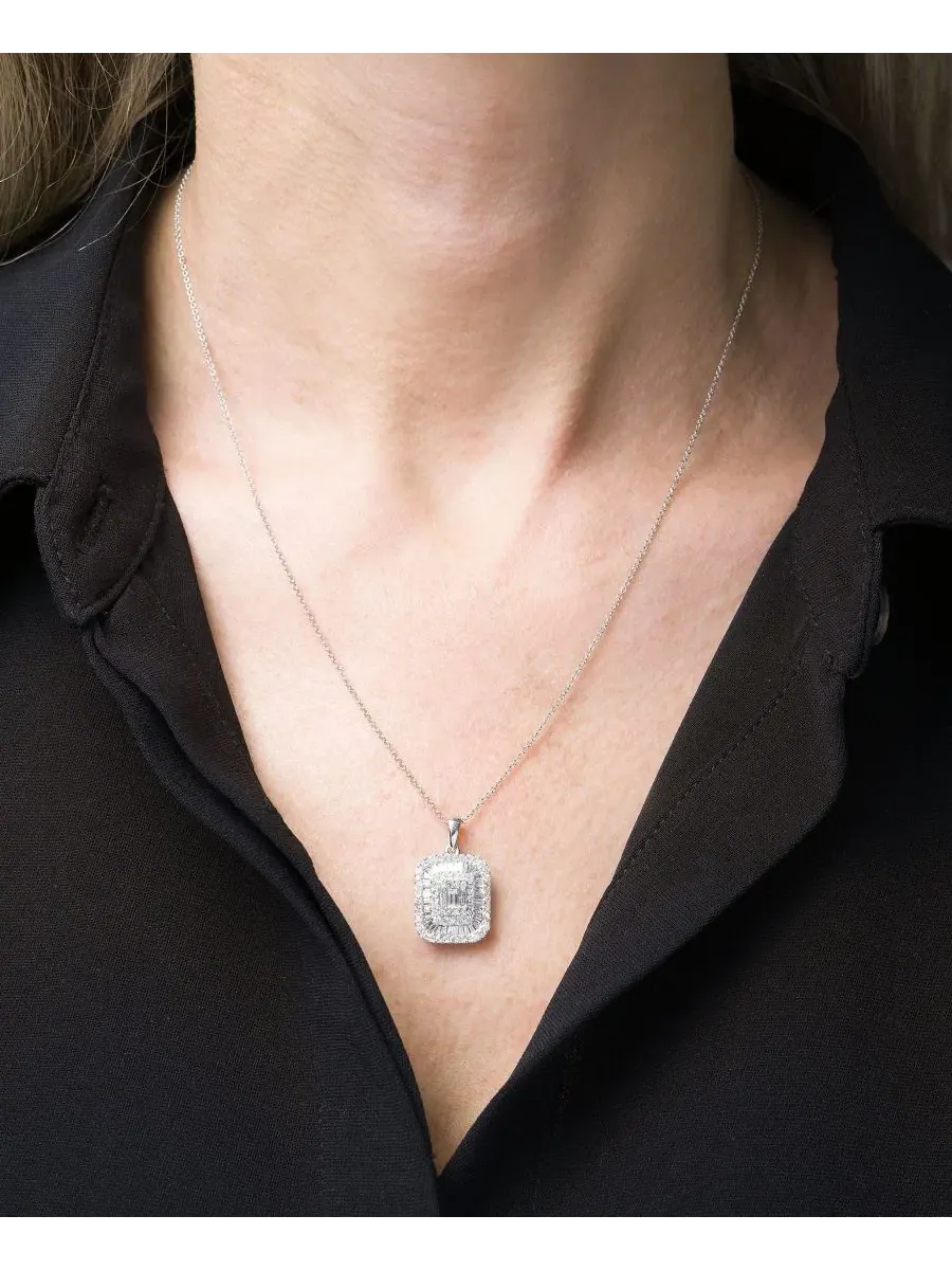 Кулон-подвеска с бриллиантами круглой и багетной огранки, 1 ct. t.w. — изображение 3 из 6, оттенок золотистый