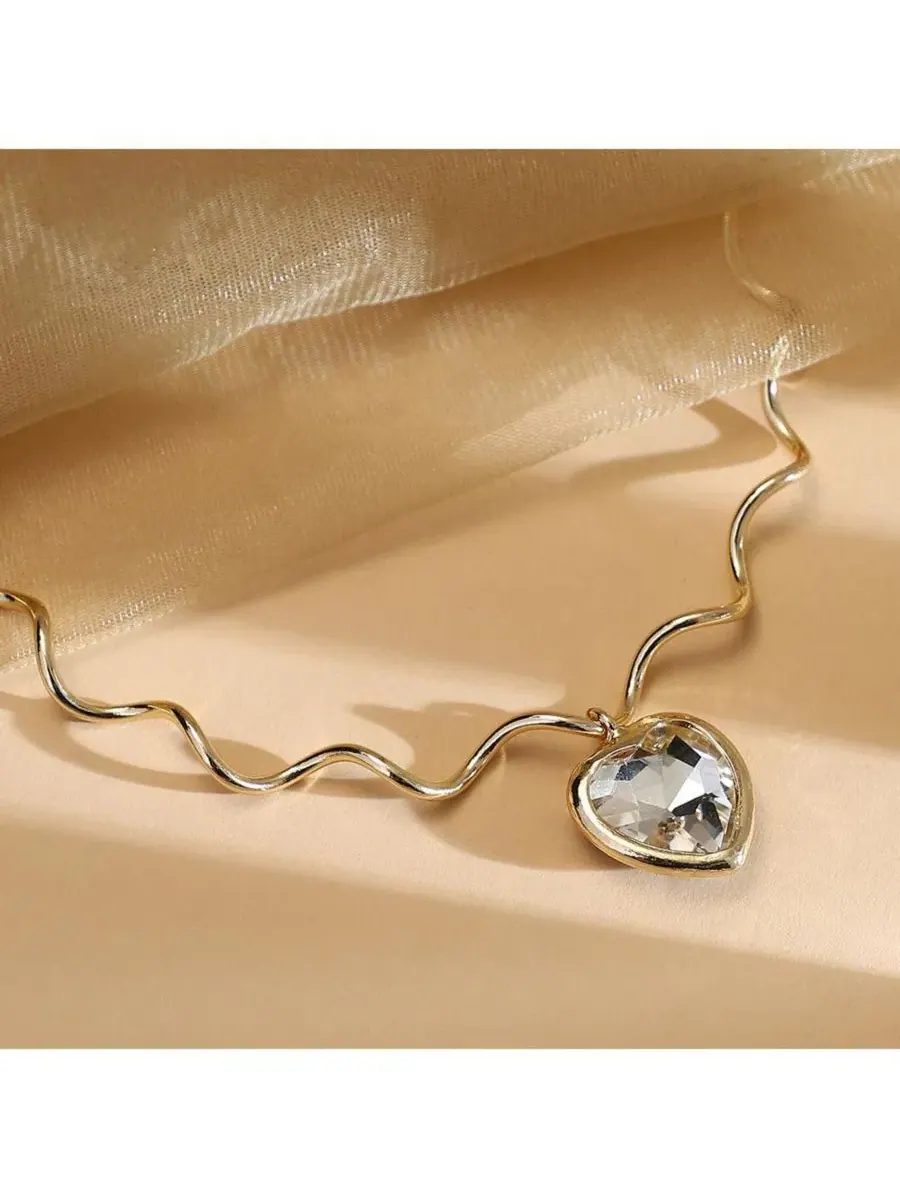 Колье-ошейник The Coil-Coeur Collar Necklace SOHI — изображение 2 из 6, оттенок золото