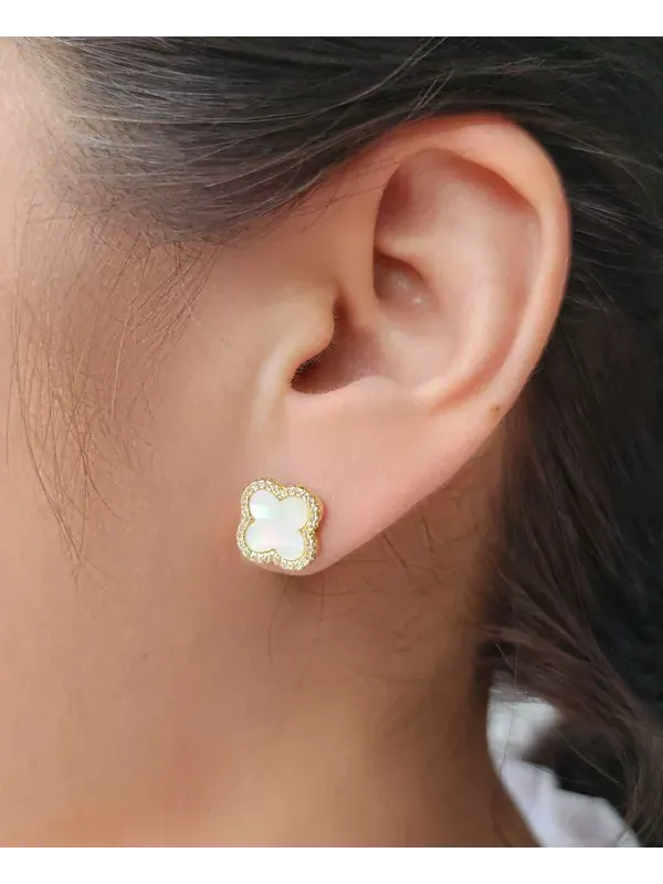 Серьги-Гвоздики с клевером и кубическим цирконием Adornia — изображение 3 из 4, оттенок белый