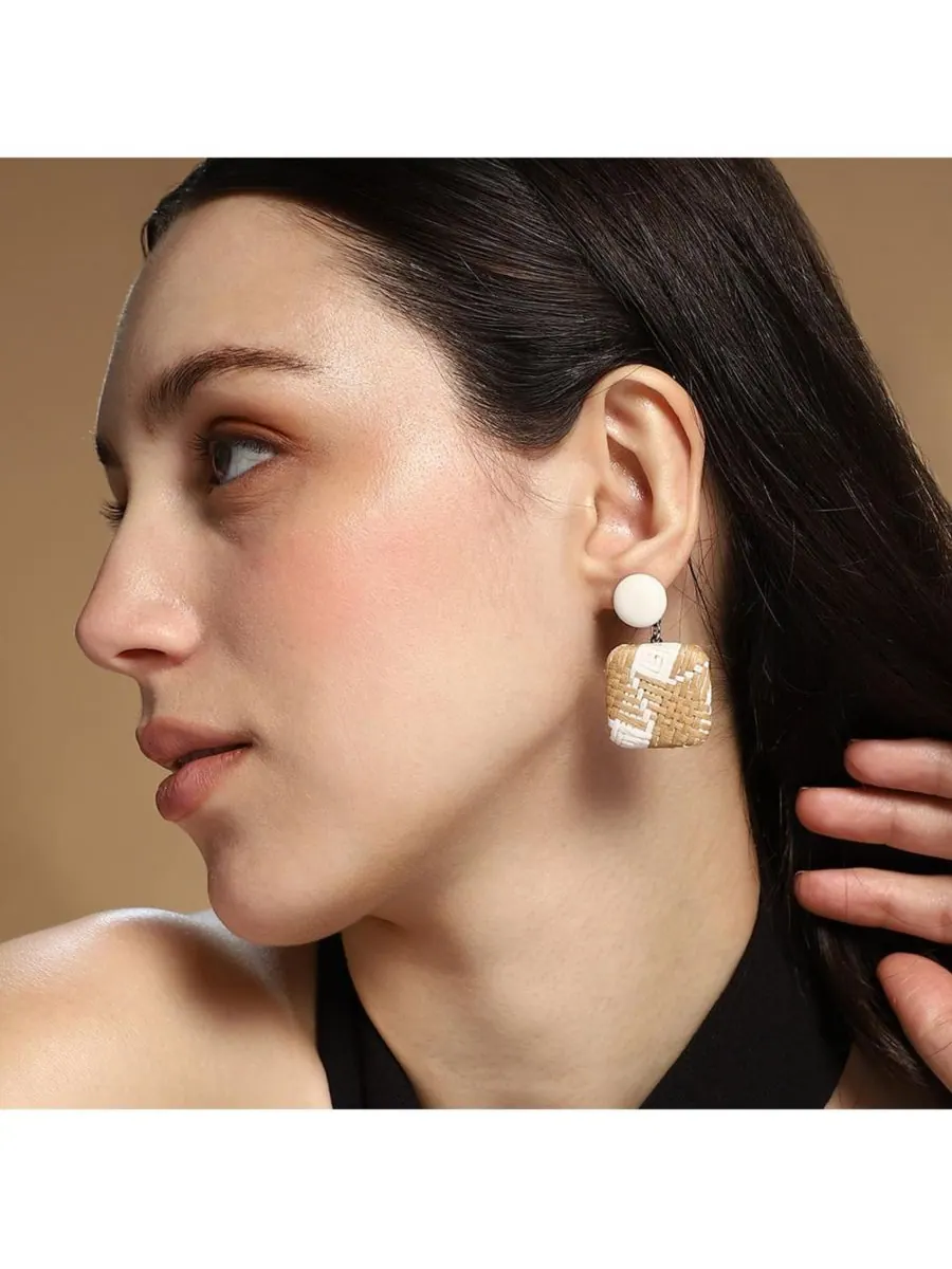 Женские серьги-подвески из ротанга - бежево-коричневые SOHI — изображение 4 из 5, оттенок коричневый