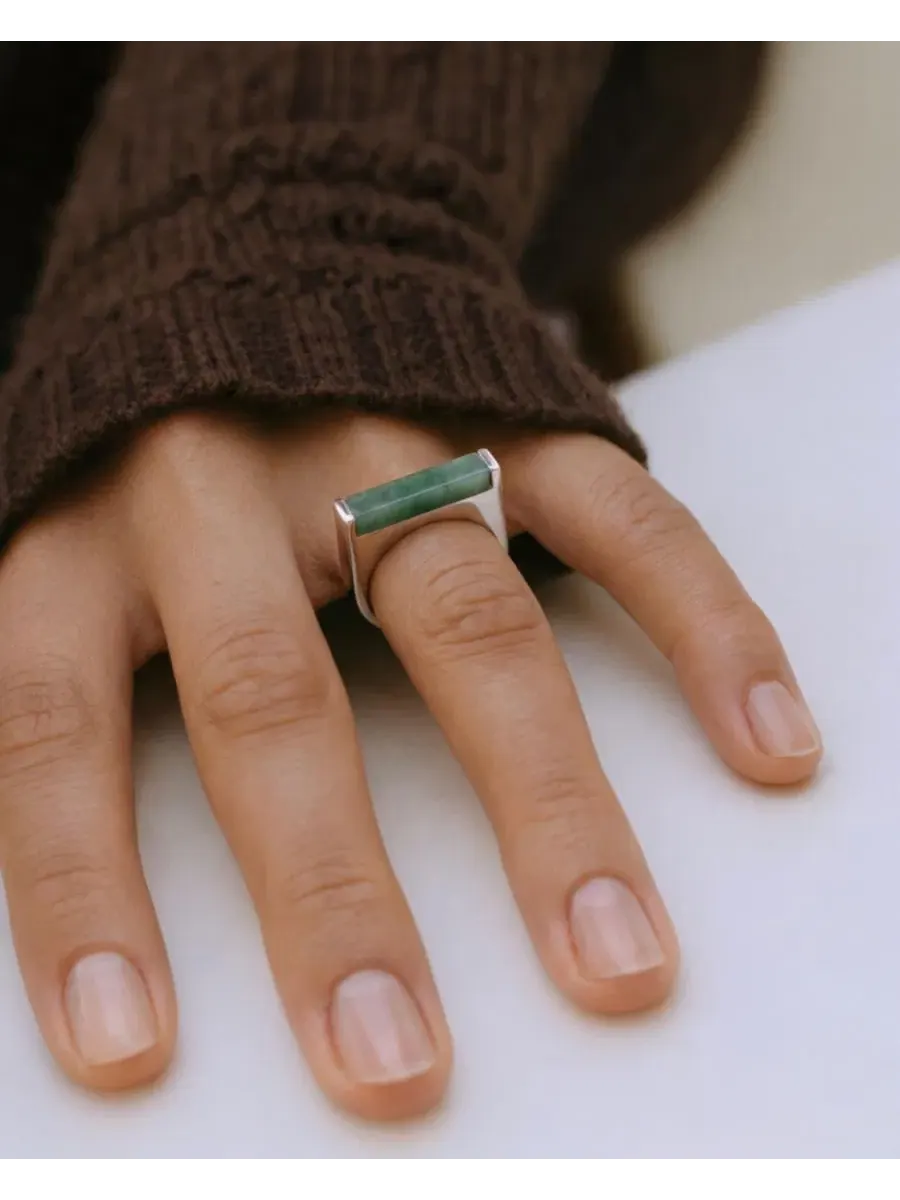 Кольцо с белым мрамором и латунью с позолотой, модель Year of the Horse - Jade Stone Saddle Ring — изображение 4 из 6