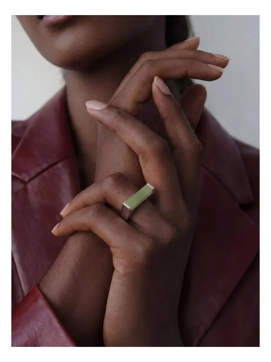 Кольцо с белым камнем и латунью с платиновым покрытием Year of the Horse - Jade Stone Saddle Ring — изображение 3 из 5