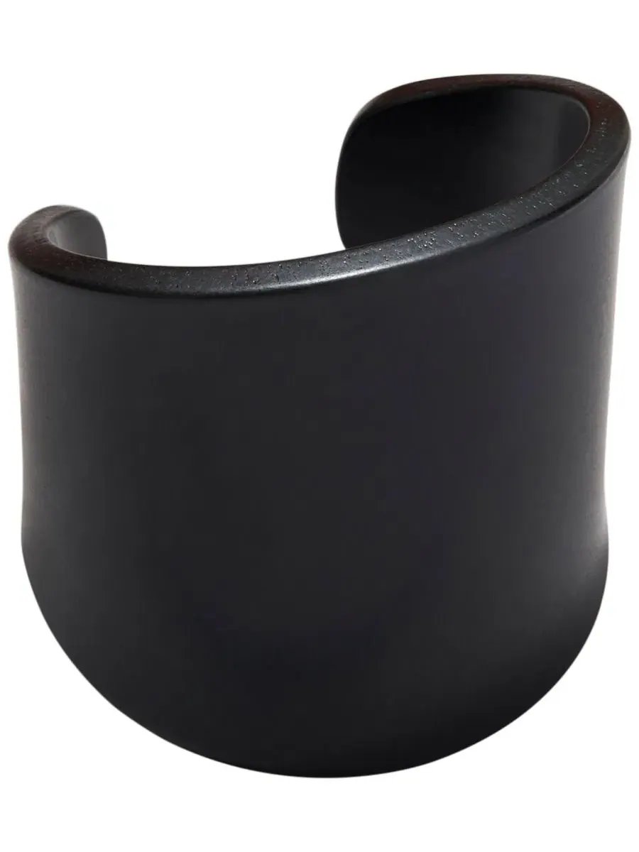 Браслет-манжета из смолы Black-Tone Donna Karan New York — изображение 2 из 3, оттенок черный