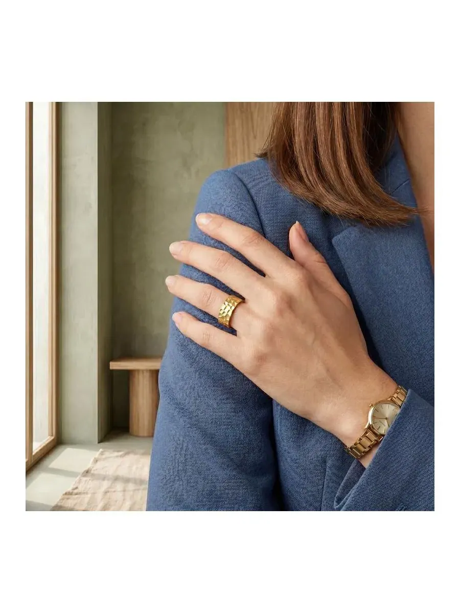 Кольцо с молоточковой текстурой 14K Gold Plated Rachel Glauber — изображение 2 из 5, оттенок золото