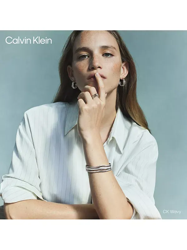 Серьги-Кольца средней волнистости с тремя рядами, 1,04 дюйма Calvin Klein — изображение 4 из 4, оттенок мульти