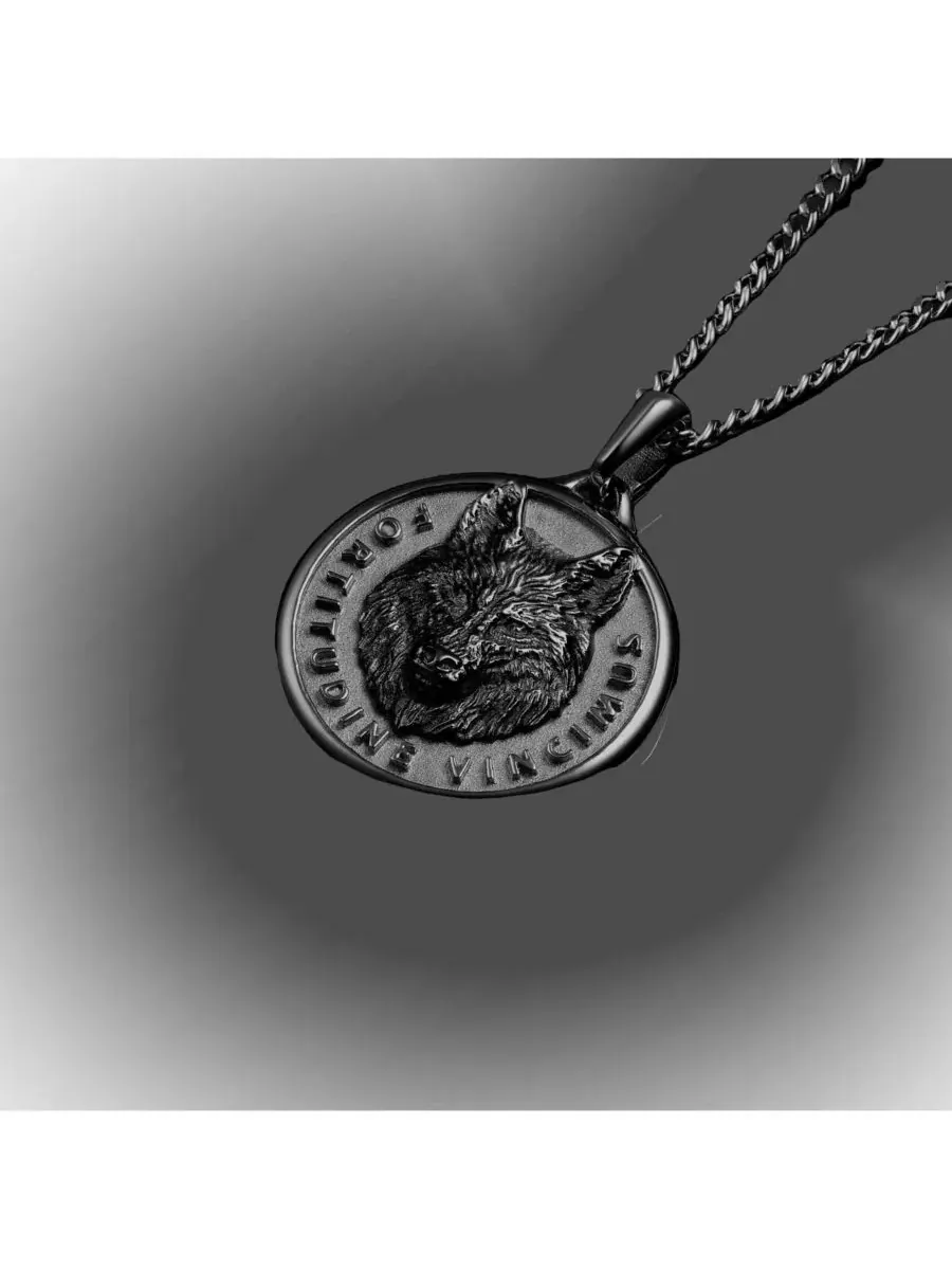 Кулон с волком Fortitudine Vincimus Vincero — изображение 3 из 8, оттенок стелс