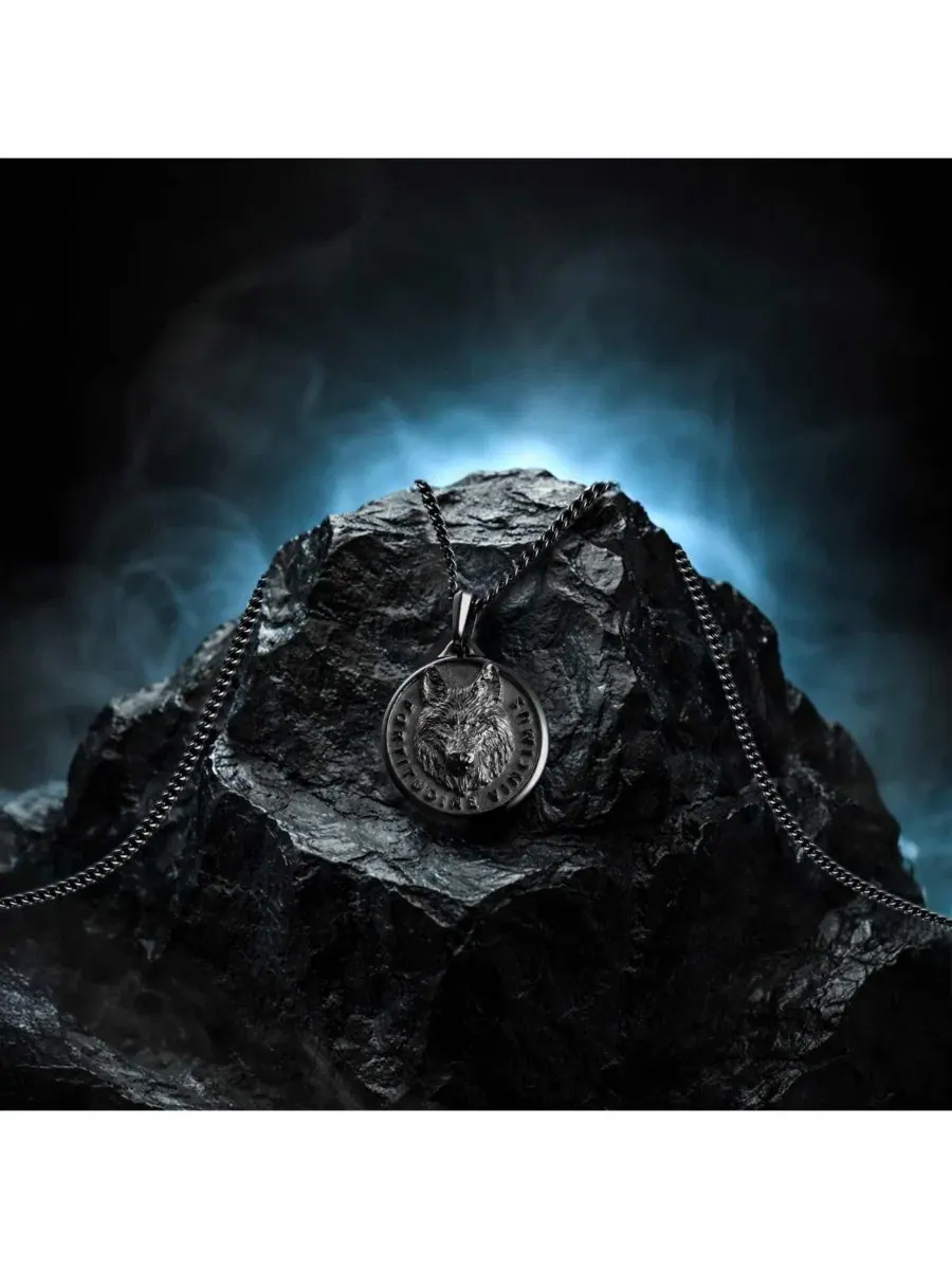 Кулон с волком Fortitudine Vincimus Vincero — изображение 6 из 8, оттенок стелс