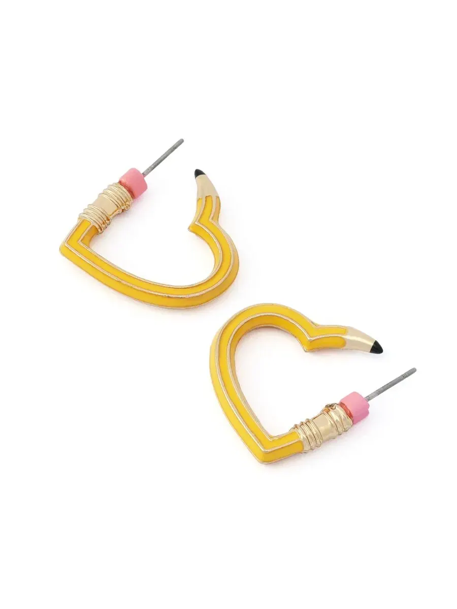 Серьги-пусеты с сердцем и карандашом, модель Best In Class Heart Pencil Betsey Johnson — изображение 4 из 5
