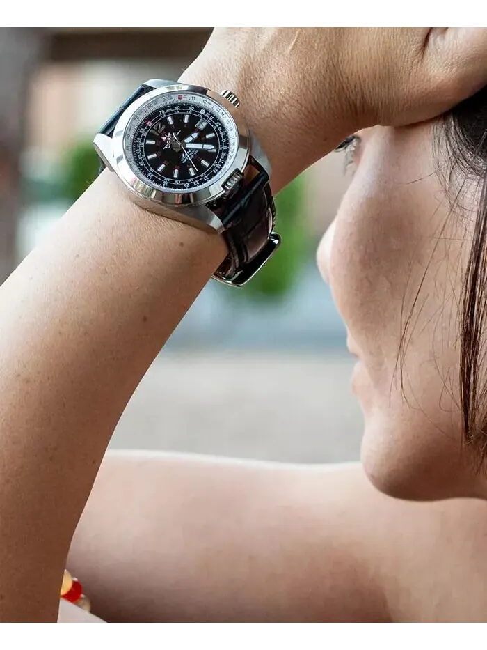Женские часы Amelia Swiss GMT с черным кожаным ремешком, 40 мм Abingdon Co. — изображение 5 из 8, оттенок черный