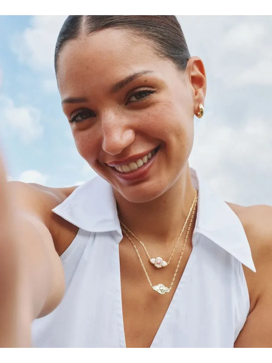 Короткий кулон-медальон Abbie с покрытием из 14-каратного золота Kendra Scott — изображение 5 из 5