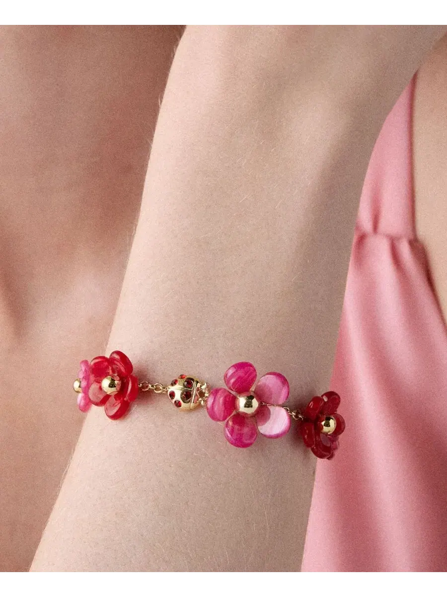 Браслет с цветочным декором "Летняя эйфория" золотистого цвета Kate Spade New York — изображение 3 из 3, оттенок красный