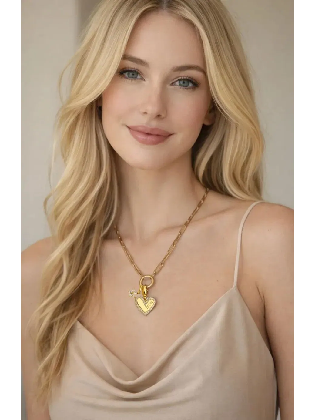Кулон-сердце Bloom MOM с цепочкой Dloria — изображение 5 из 14, оттенок золото