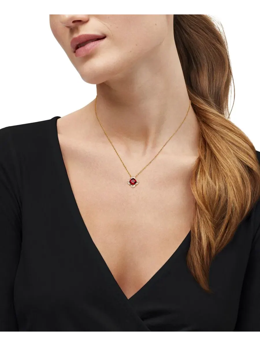 Подвеска с лабораторным сапфиром (1-9/10 ct. t.w.) и белым сапфиром (1/8 ct. t.w.) в оправе из — изображение 4 из 4