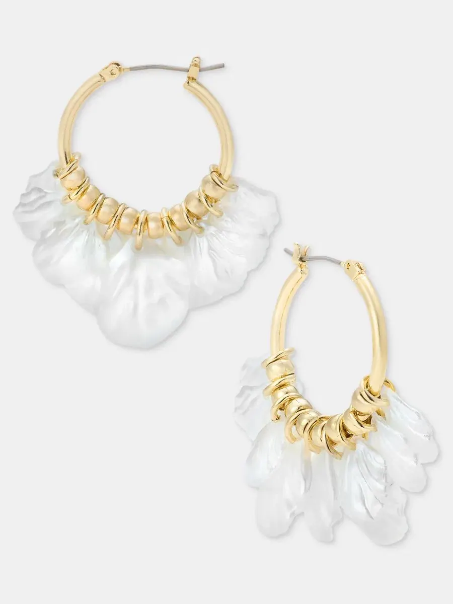 Серьги-кольца с жемчугом Shaky Imitation Pearl Charm Lonna & Lilly — изображение 2 из 4, оттенок белый