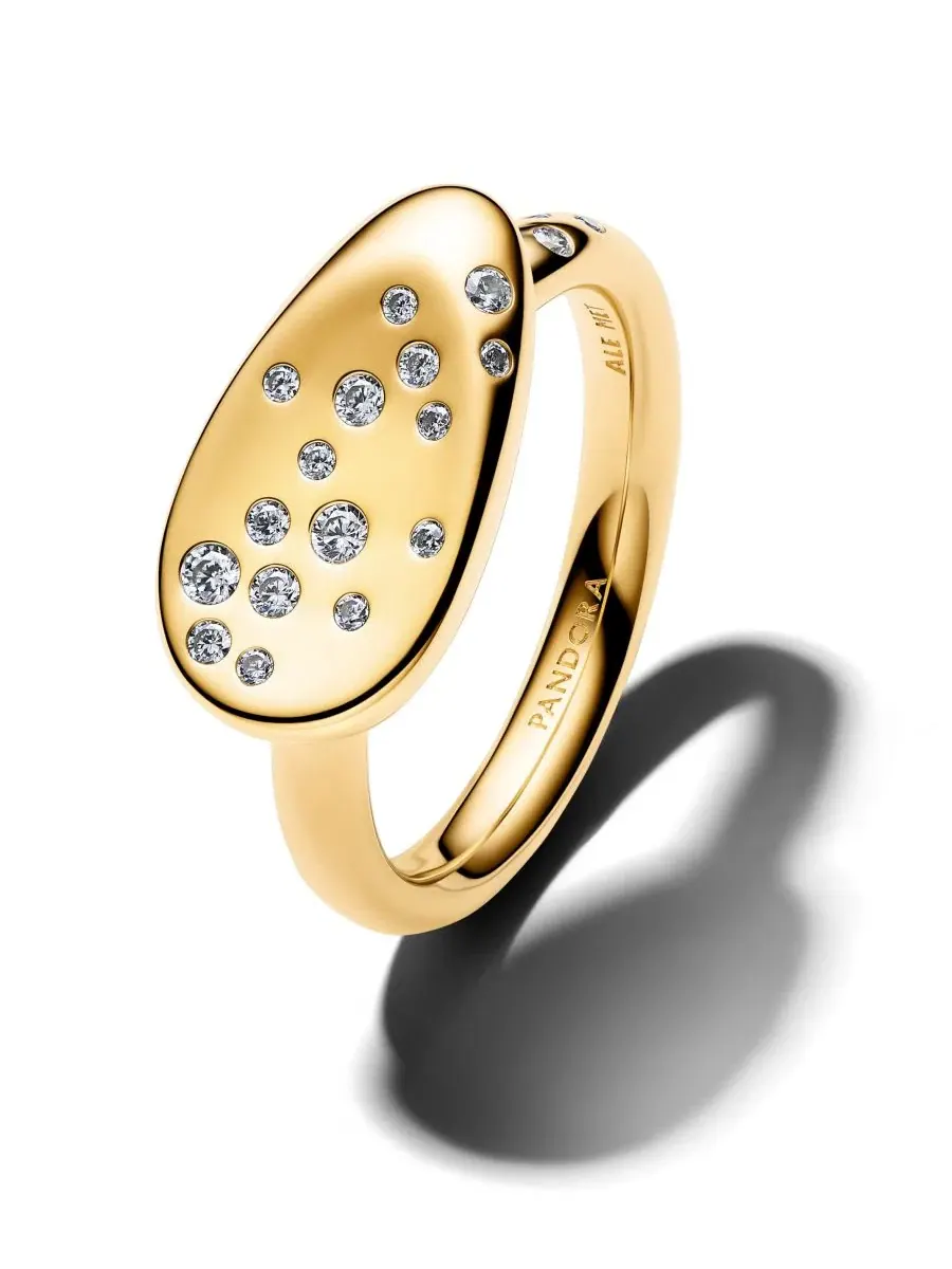 Кольцо-печатка с камнями, модель Small Stone-Set Oval Signet Ring Pandora — изображение 1 из 3, оттенок золотистый