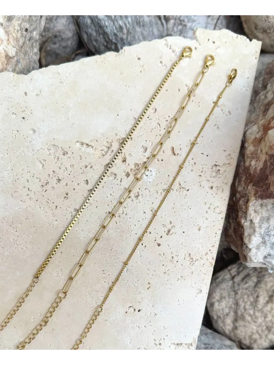 Комплект из 3 браслетов с позолотой, модель 3-Chain Bracelet Set ADORNIA — изображение 3 из 4