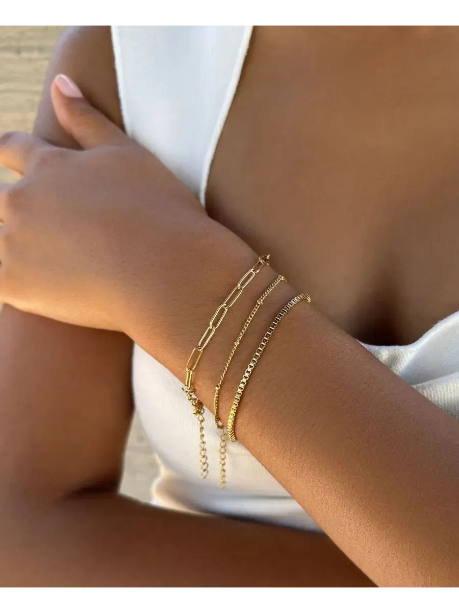 Комплект из 3 браслетов с позолотой, модель 3-Chain Bracelet Set ADORNIA — изображение 4 из 4