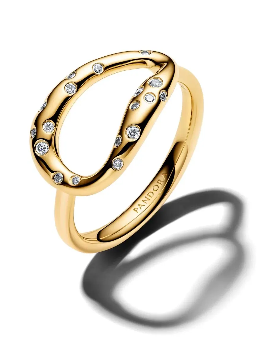 Кольцо с камнями, модель Stone-Set Statement Ring Pandora — изображение 1 из 3, оттенок золотистый