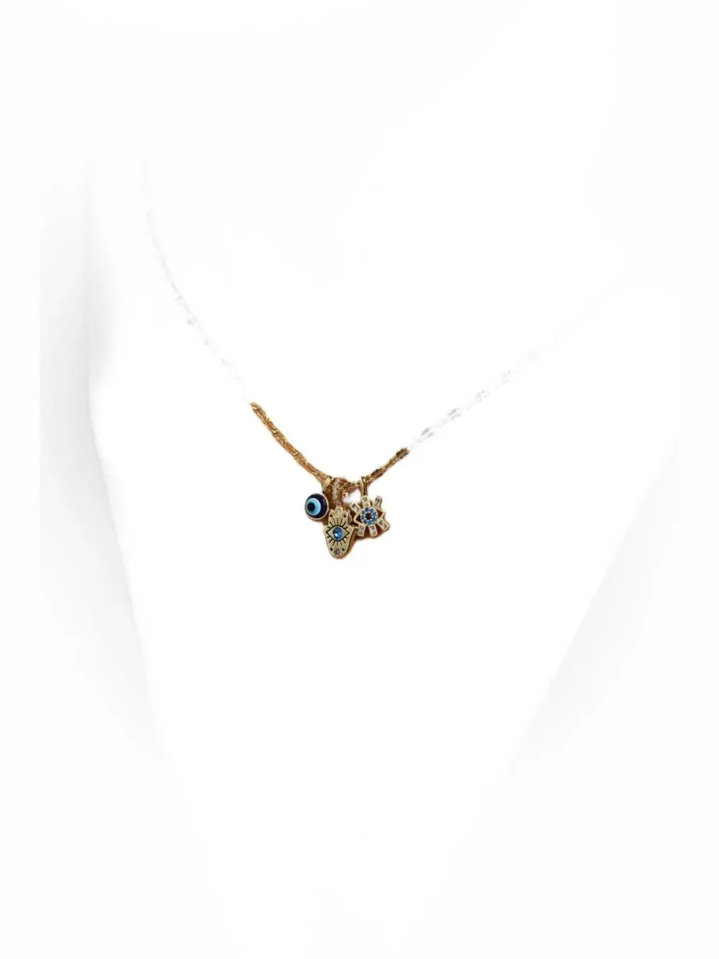 Колье с тремя подвесками Evil Eye Triple Charm Necklace Alex and Ani — изображение 2 из 3, оттенок нет цвета