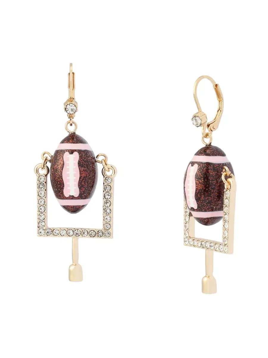 Серьги-подвески с футбольным мячом и воротами Faux-Stone Football Field Goal Drop Earrings Betsey — изображение 1 из 3