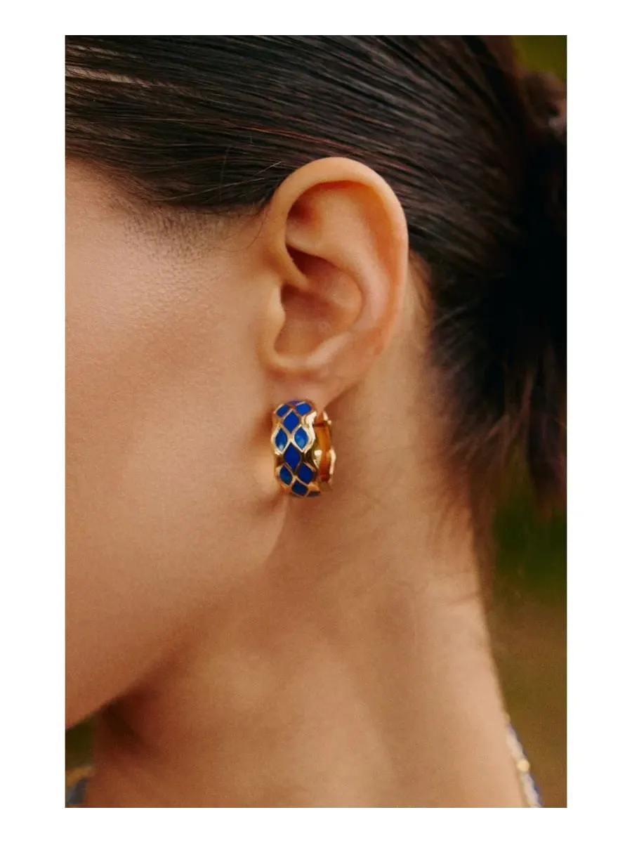 Серьги-кольца Nirah Hoop Earrings RETRO CHIC — изображение 2 из 4, оттенок золотистый синий