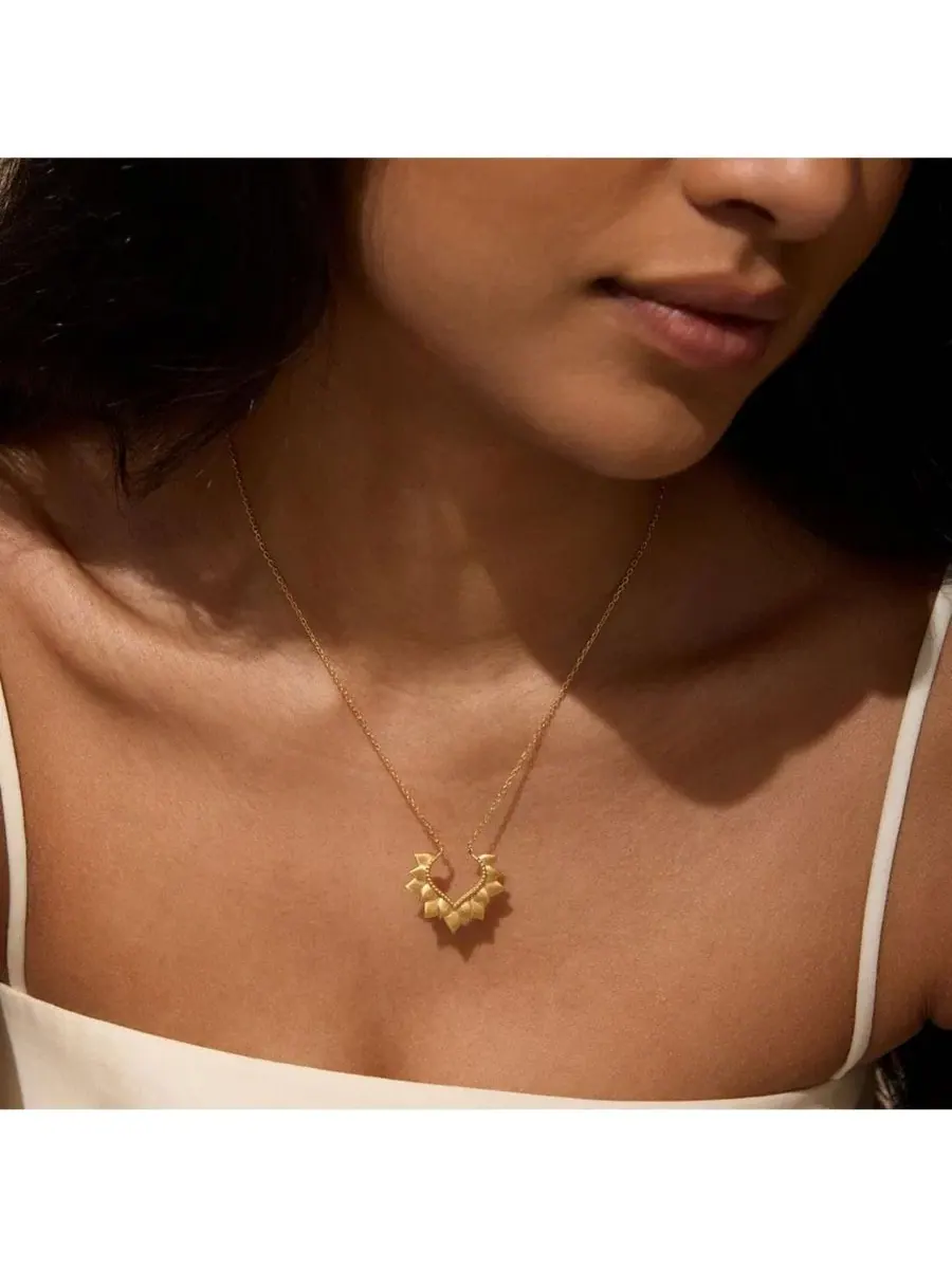 Кулон-подвеска с лотосом Blooming Love Lotus Motif Satya Jewelry — изображение 3 из 3, оттенок нет цвета