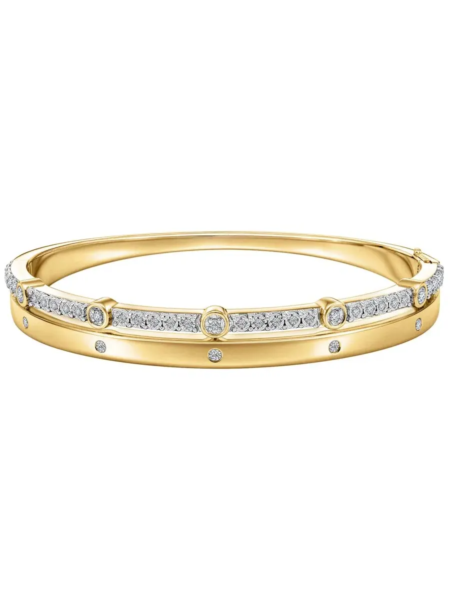 Браслет-манжета с бриллиантами (1/4 ct. t.w.) в 14k желтом золоте поверх стерлингового серебра