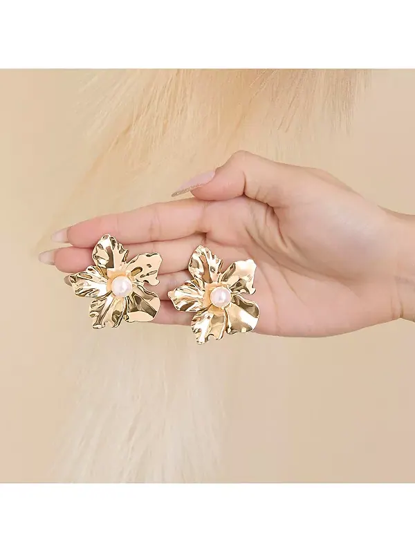 Эффектные серьги-цветы с жемчужным центром в золотистом оттенке Jessica Simpson — изображение 4 из 4, оттенок золото
