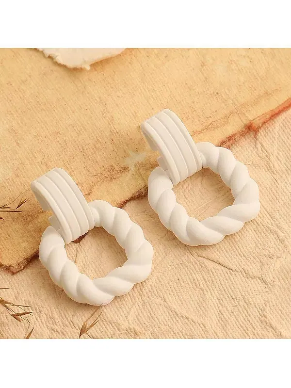 Женские серьги-капельки из веревки Sohi — изображение 2 из 3, оттенок белый