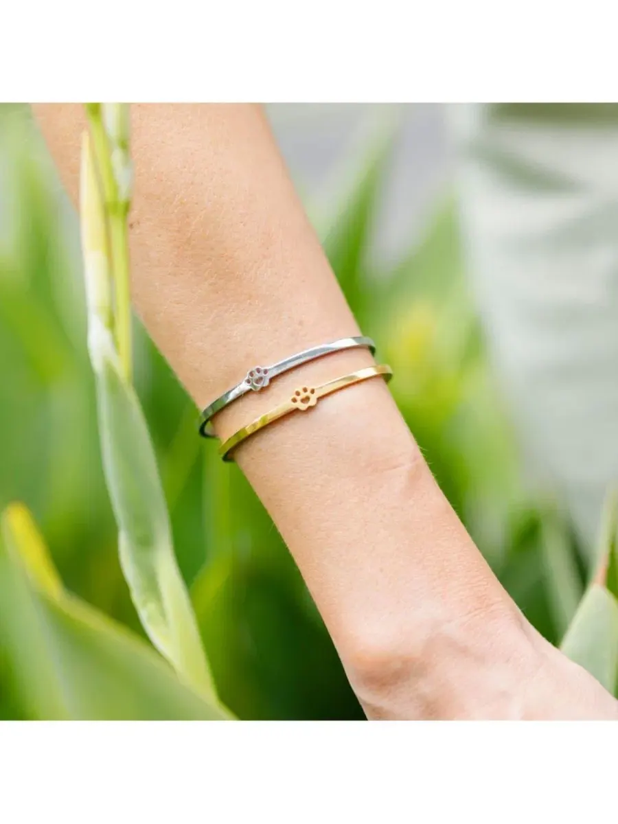 Браслет Pawprint Cuff - I Have Pawprints On My Heart Mantra — изображение 3 из 3, оттенок серебряный