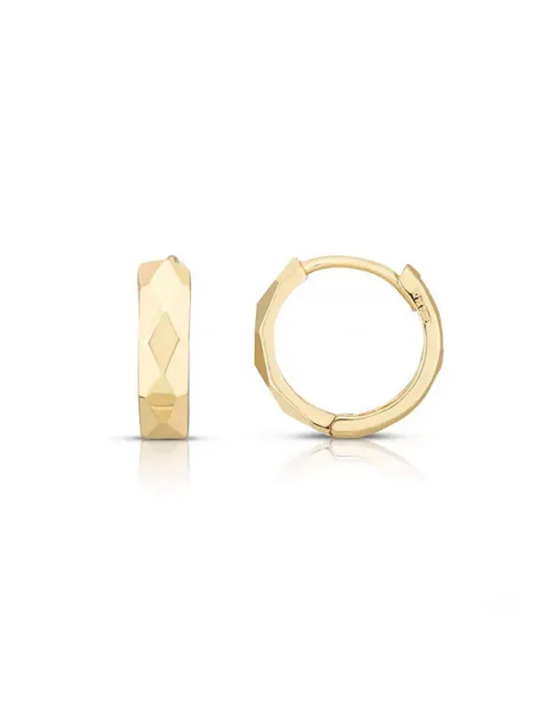 Миниатюрные граненые золотые серьги-кольца Huggie Hoops, 14-каратное золото The Lovery — изображение 1 из 4