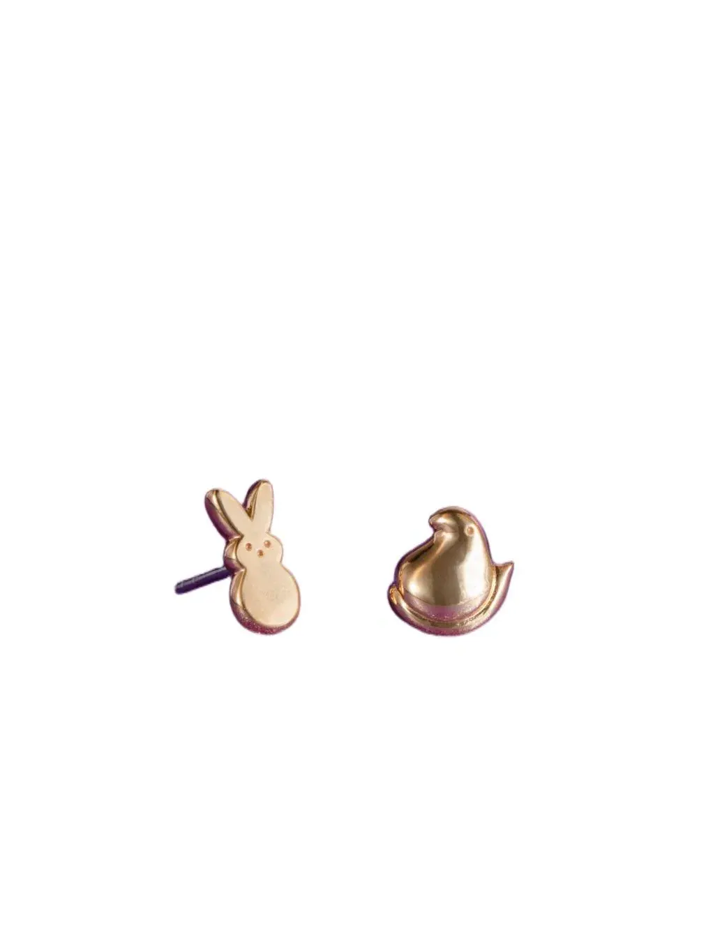 Серьги-гвоздики из латуни с золотистым покрытием в виде маршмеллоу Peeps, разные по цвету Alex And — изображение 5 из 5