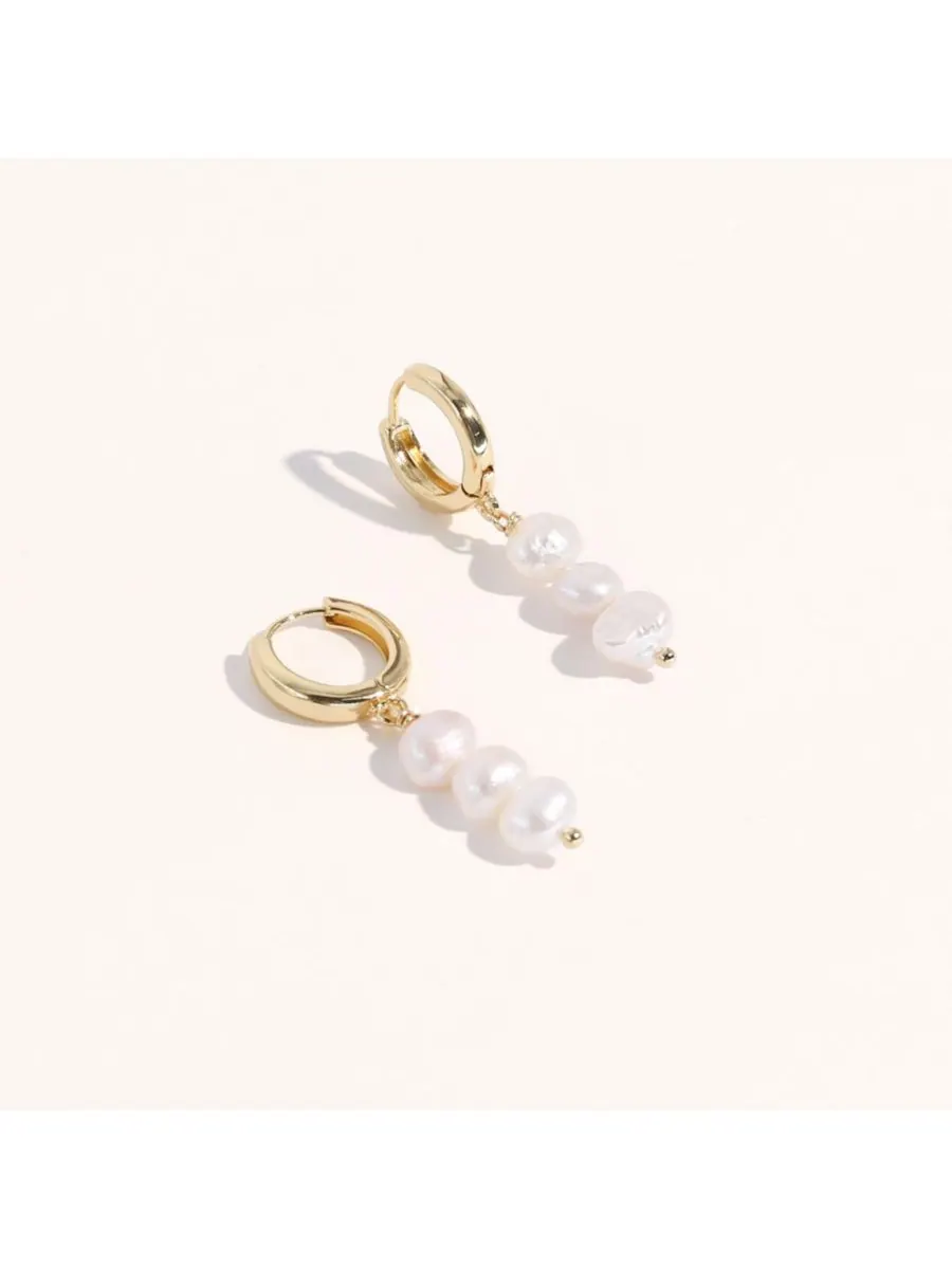 Серьги-кольца с подвесками из пресноводного жемчуга Joey Baby, Freshwater pearl — изображение 4 из 5, оттенок золотистый