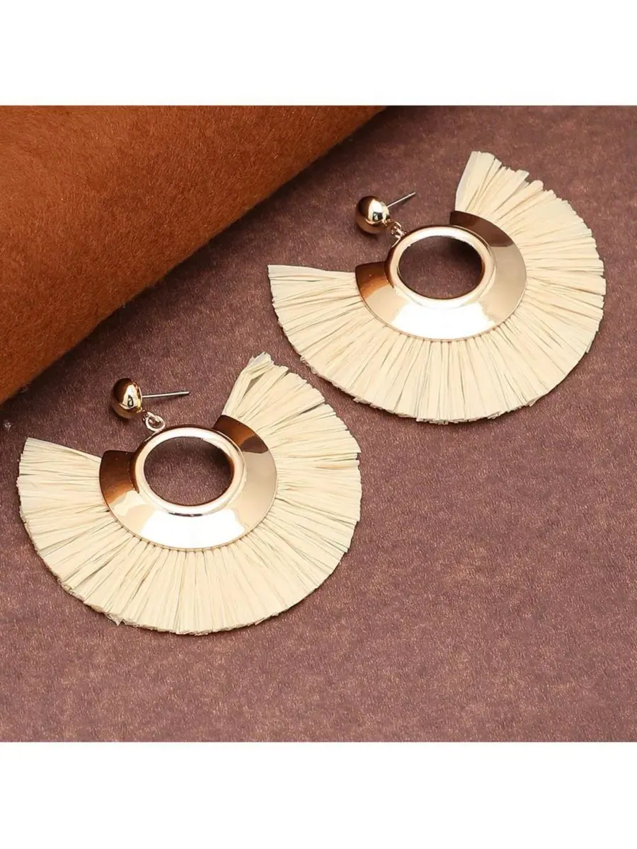 Серьги-подвески с кисточками, модель Tassel Drop SOHI — изображение 2 из 3, оттенок белый