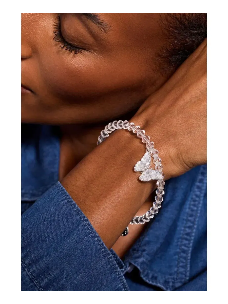 Браслет-манжета с бабочкой и кристаллами, модель Glass Butterfly Beaded Charm Bangle Alex and Ani — изображение 2 из 3