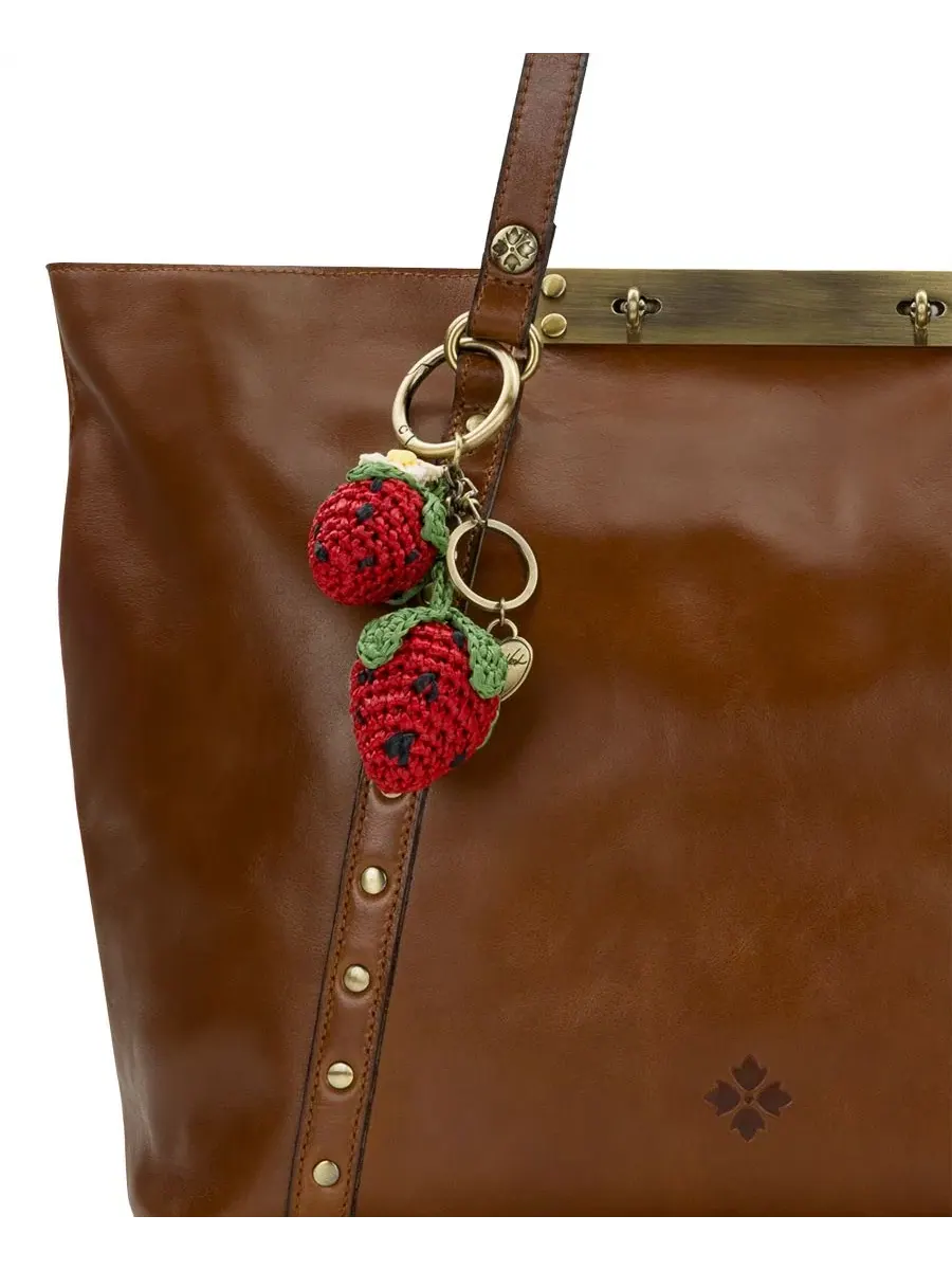 Подвеска для сумки Patricia Nash Strawberry Handbag Charm — изображение 2 из 3, оттенок красный